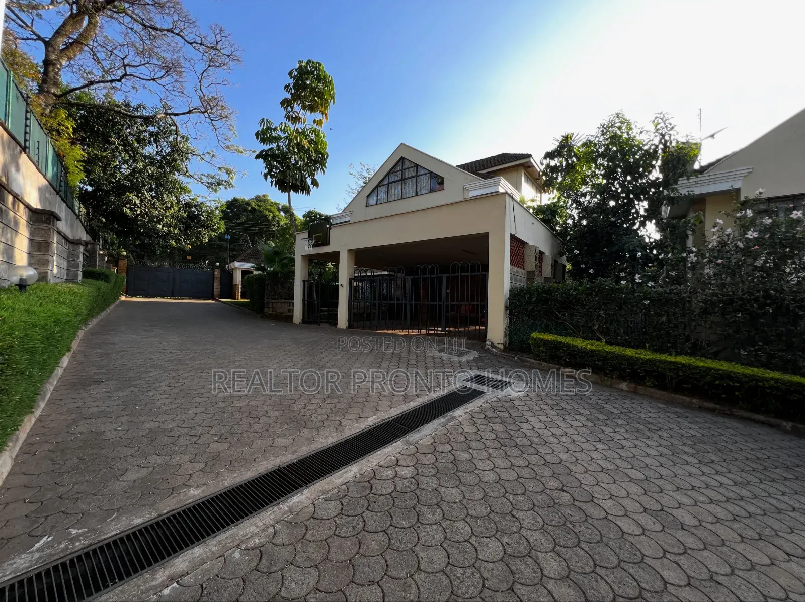5bdrm Townhouse/Terrace in Lavington, Muthangari for sale in Muthangari