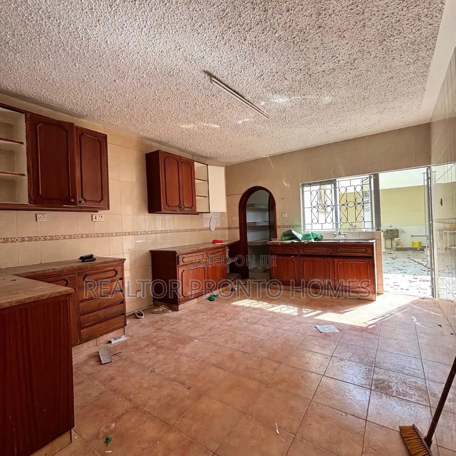 4bdrm Townhouse/Terrace in Spring Valley for sale in Spring Valley