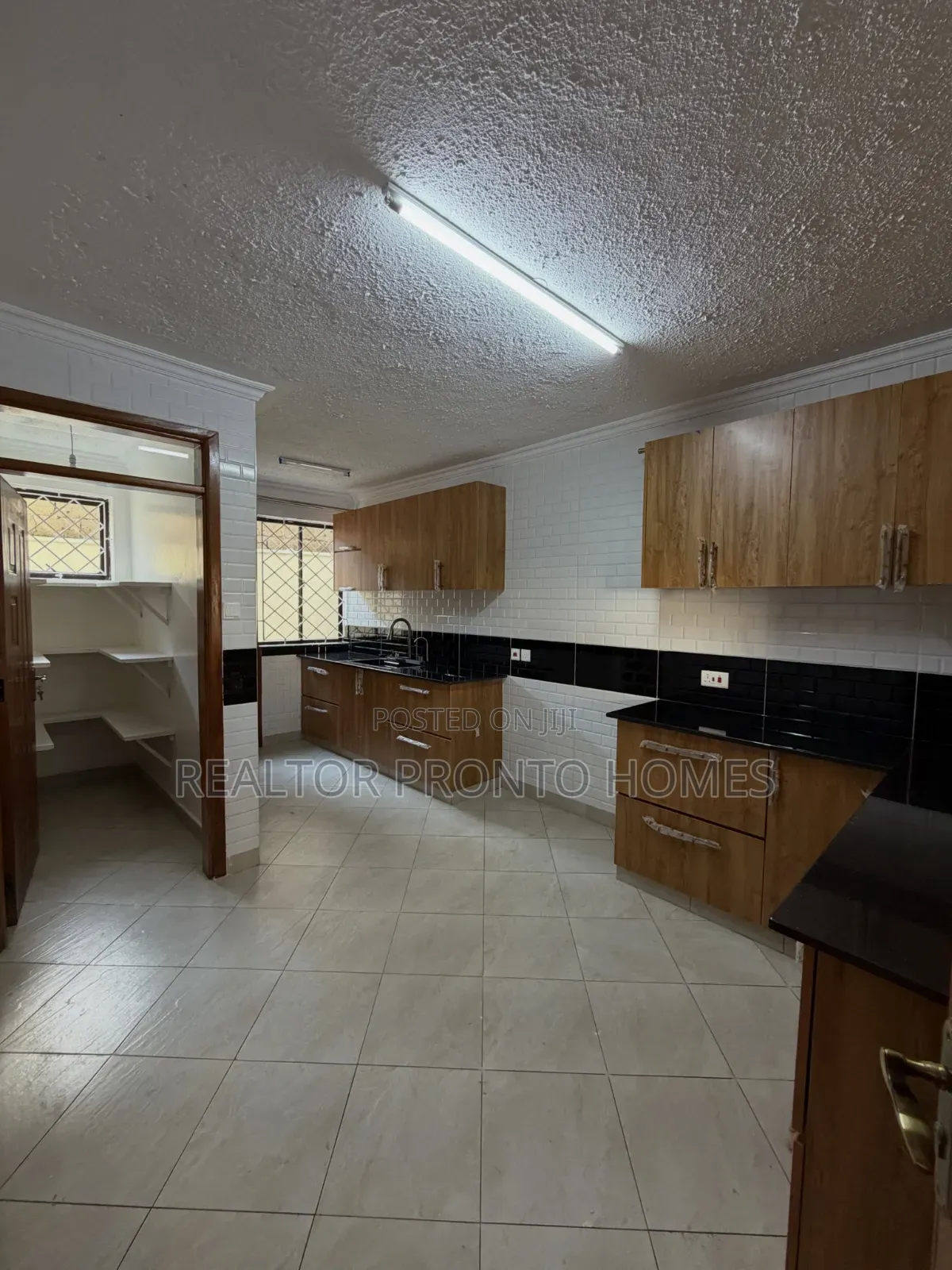 4bdrm Maisonette in Lavington, Valley Arcade for sale in Valley Arcade