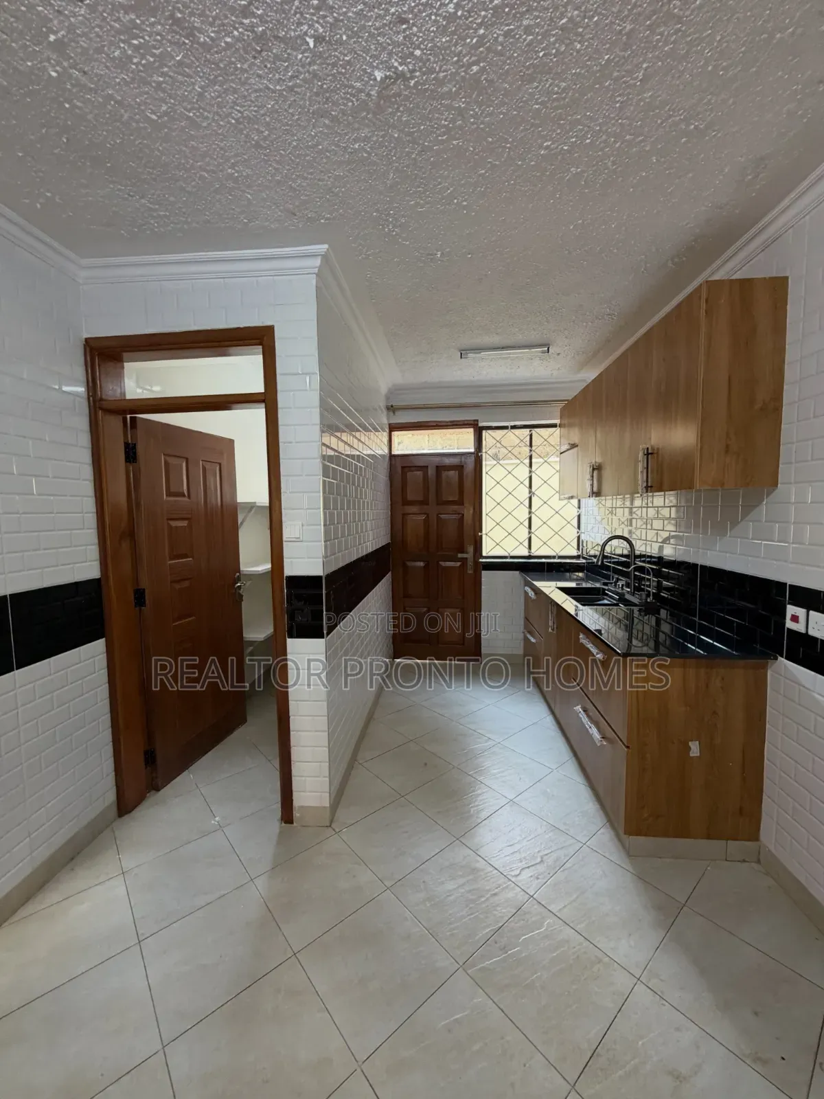 4bdrm Maisonette in Lavington, Valley Arcade for sale in Valley Arcade
