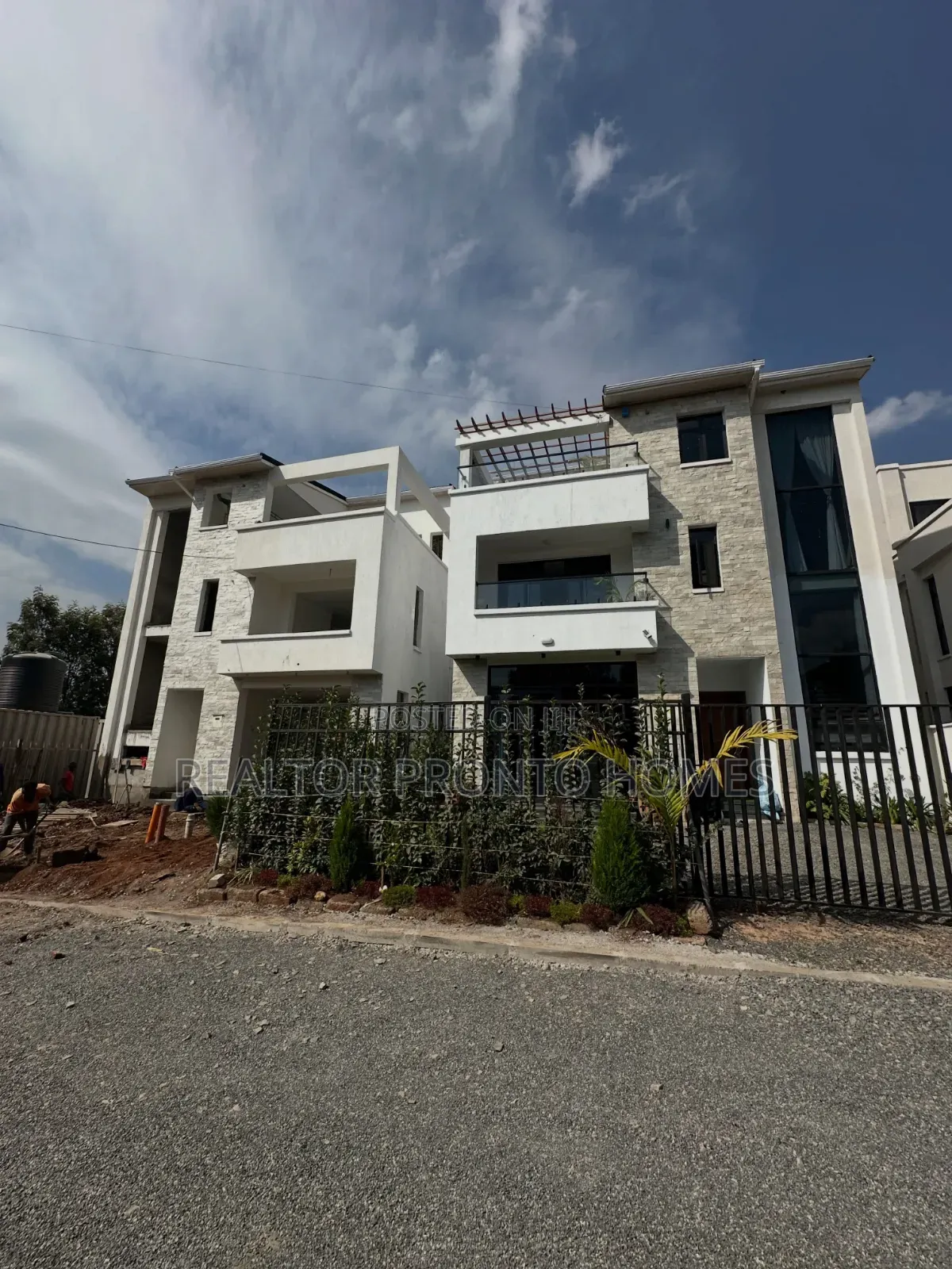 5bdrm Villa in Kerarapon for sale in Kerarapon