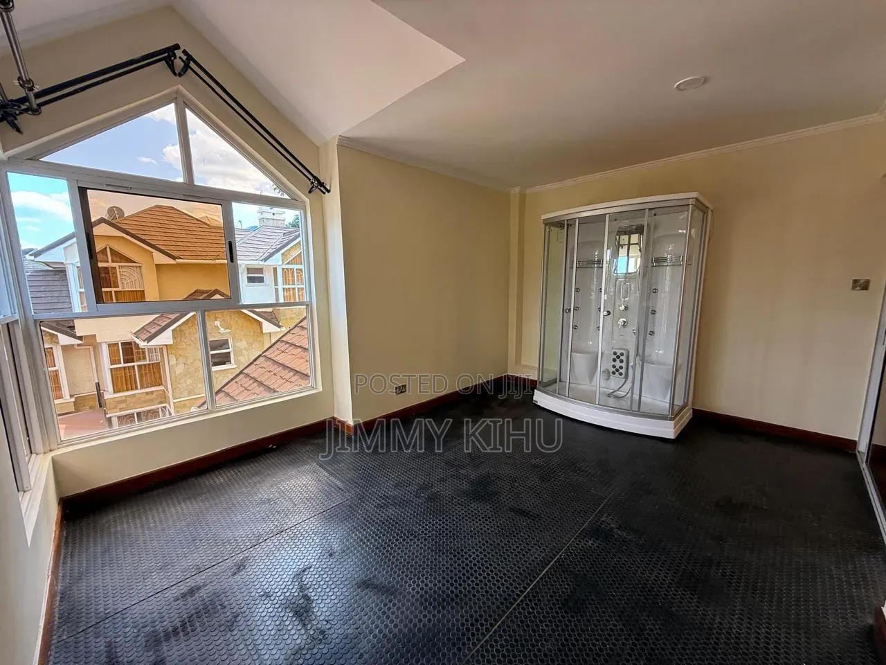 5bdrm House in Riverside Drive for sale in Riverside Drive