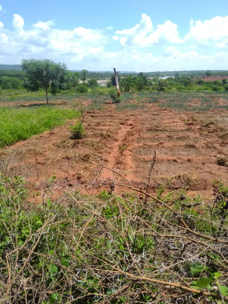 25 Acres Touching Athi River in Makueni Kambu Is Available for Sale in Mtito Andei
