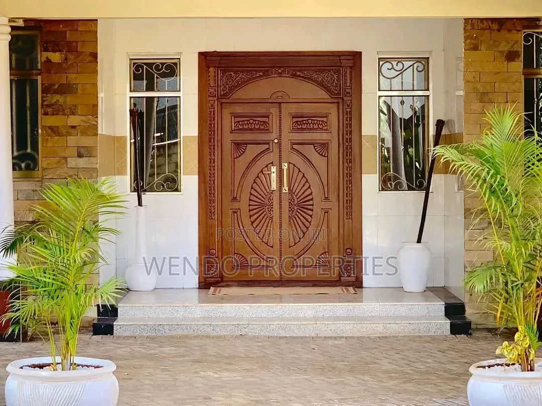 8bdrm Villa in Hardy for sale in Hardy