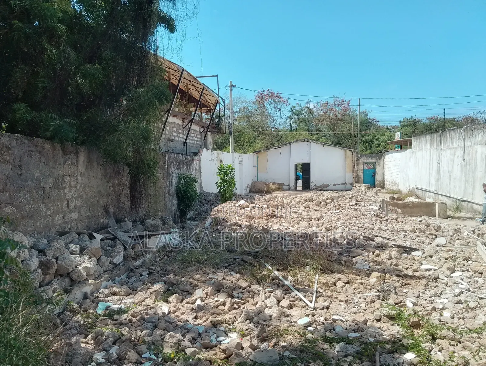 Yard to Let in Nyali Links Road in Nyali Mkomani