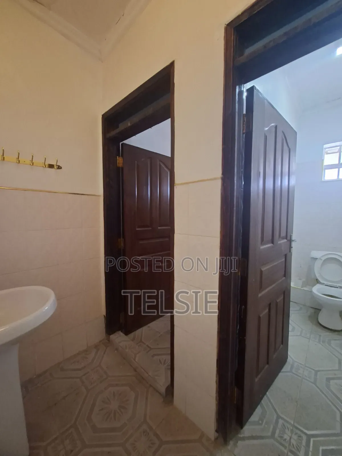 4bdrm Maisonette in Mwananchi, Gateway Mall Area for rent in Gateway Mall Area