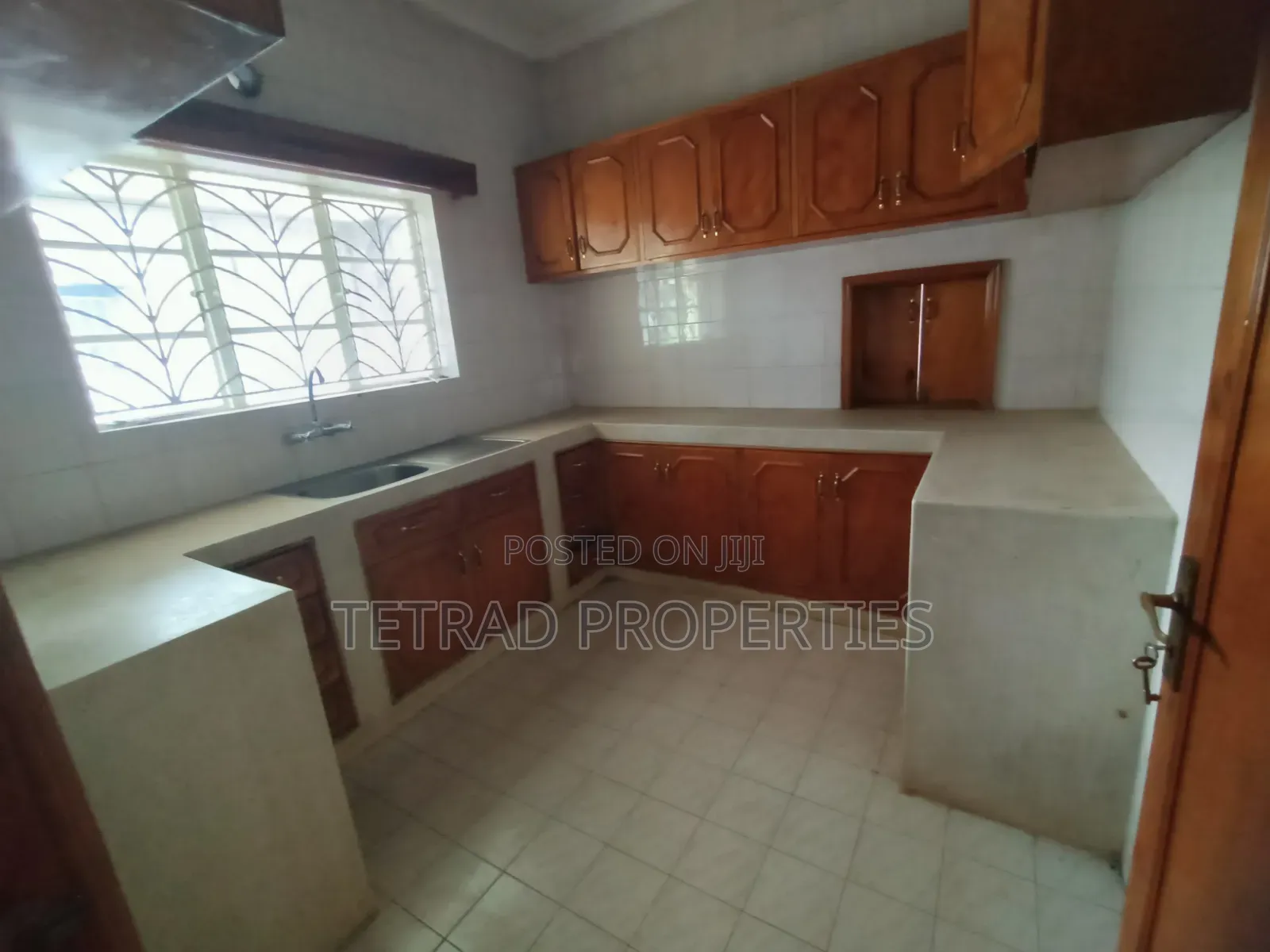 900 SqFt 2 Bedroom Apartment Office to Let in Westlands Near Sarit in Raphta Road Area