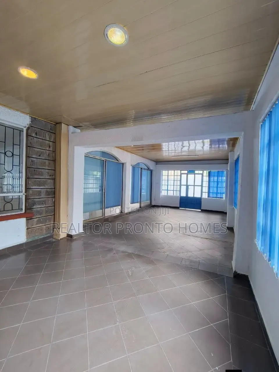 Commercial 12 Roomed House for Office Use in Valley Arcade