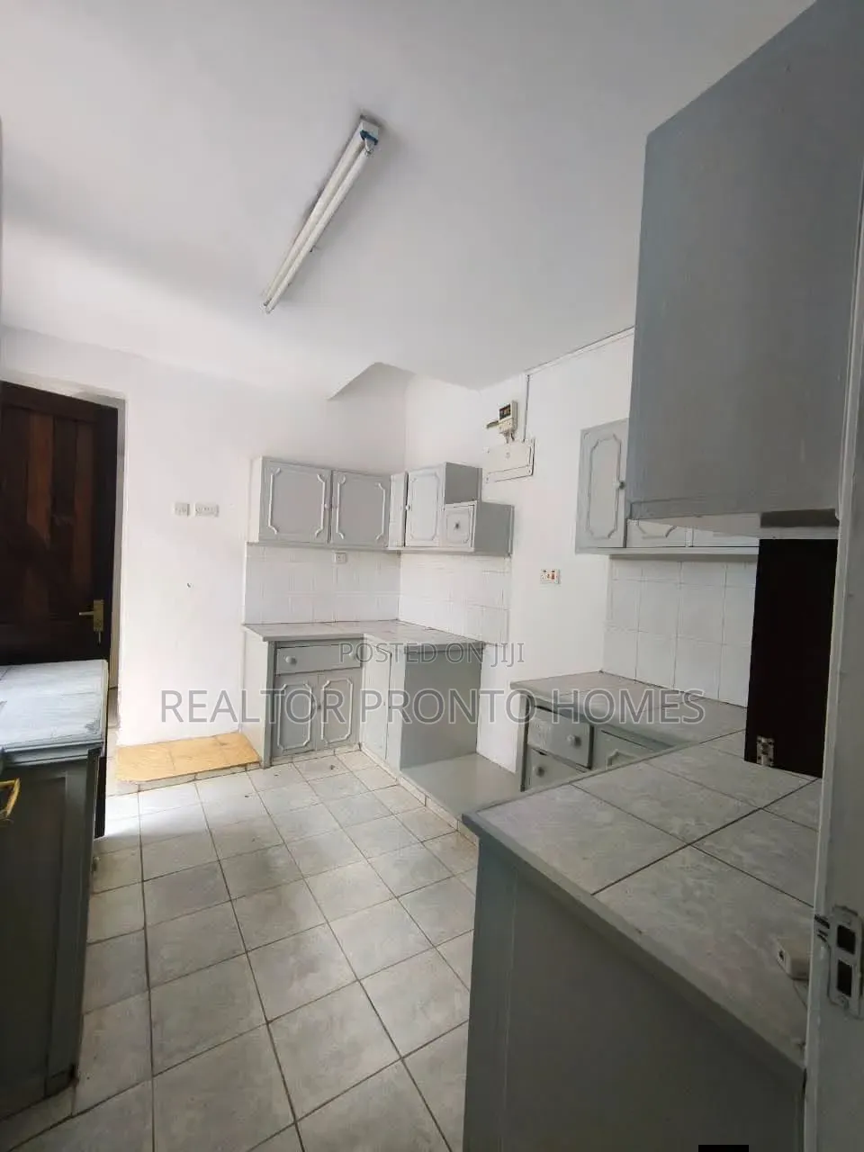 Commercial 12 Roomed House for Office Use in Valley Arcade