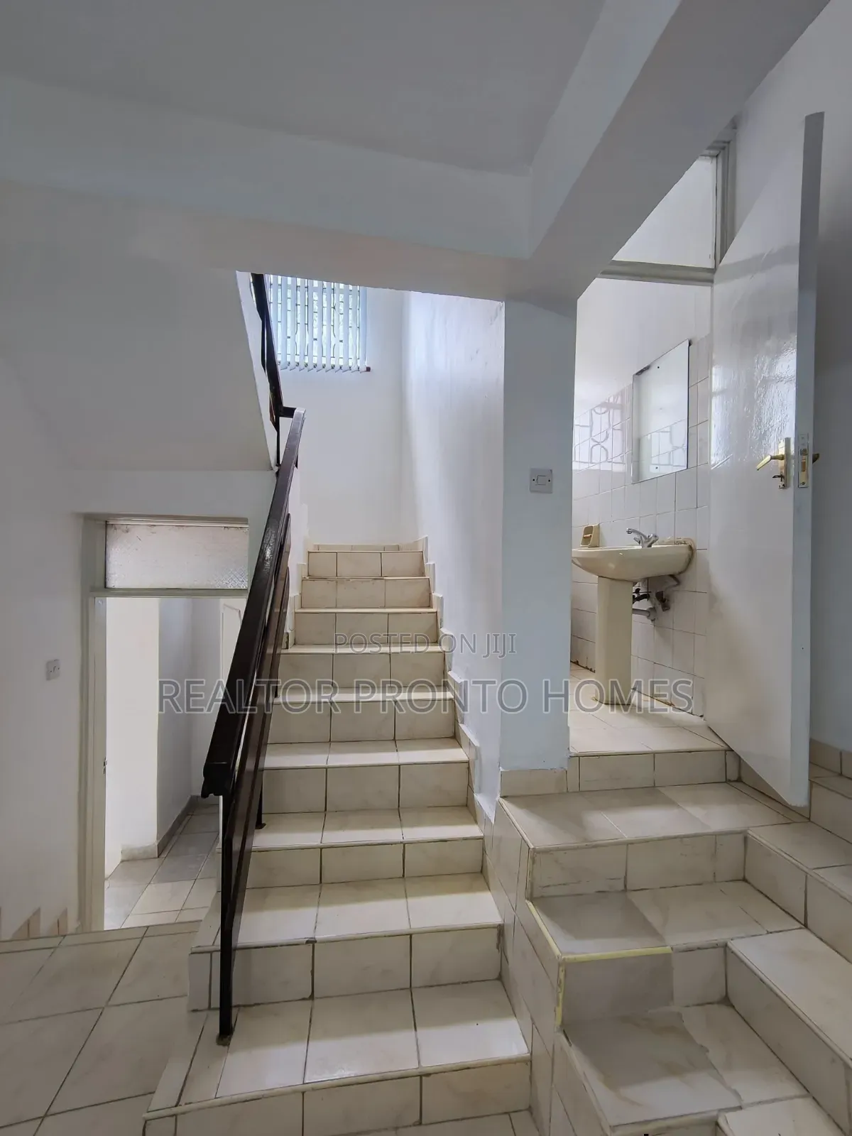 Commercial 12 Roomed House for Office Use in Valley Arcade