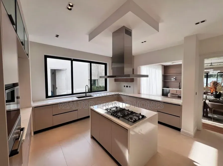 5bdrm Villa in Kiambu Road, Runda for sale in Runda