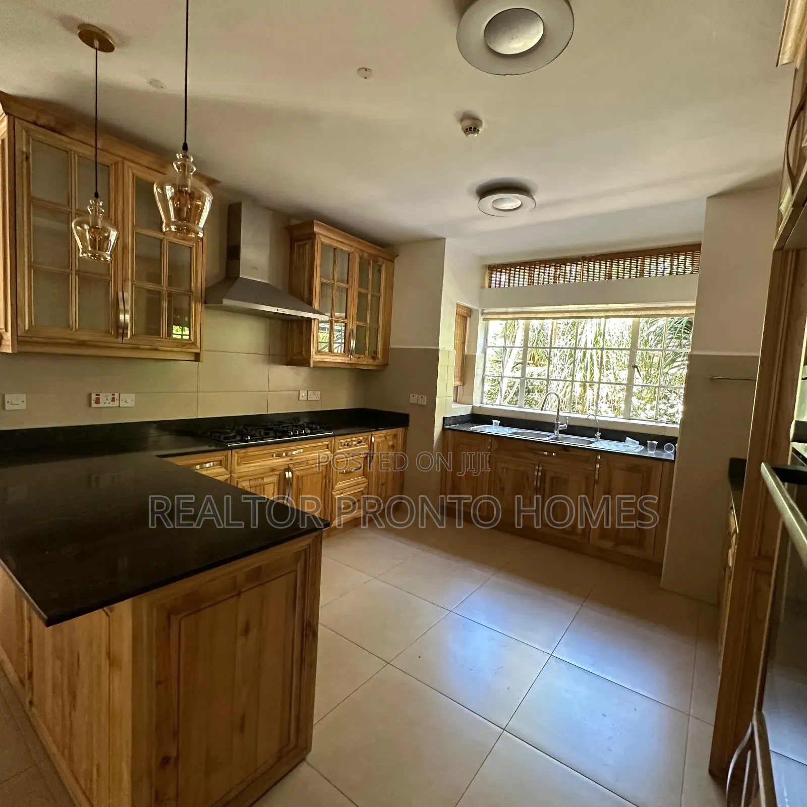 5bdrm Villa in Rosslyn for rent in Rosslyn