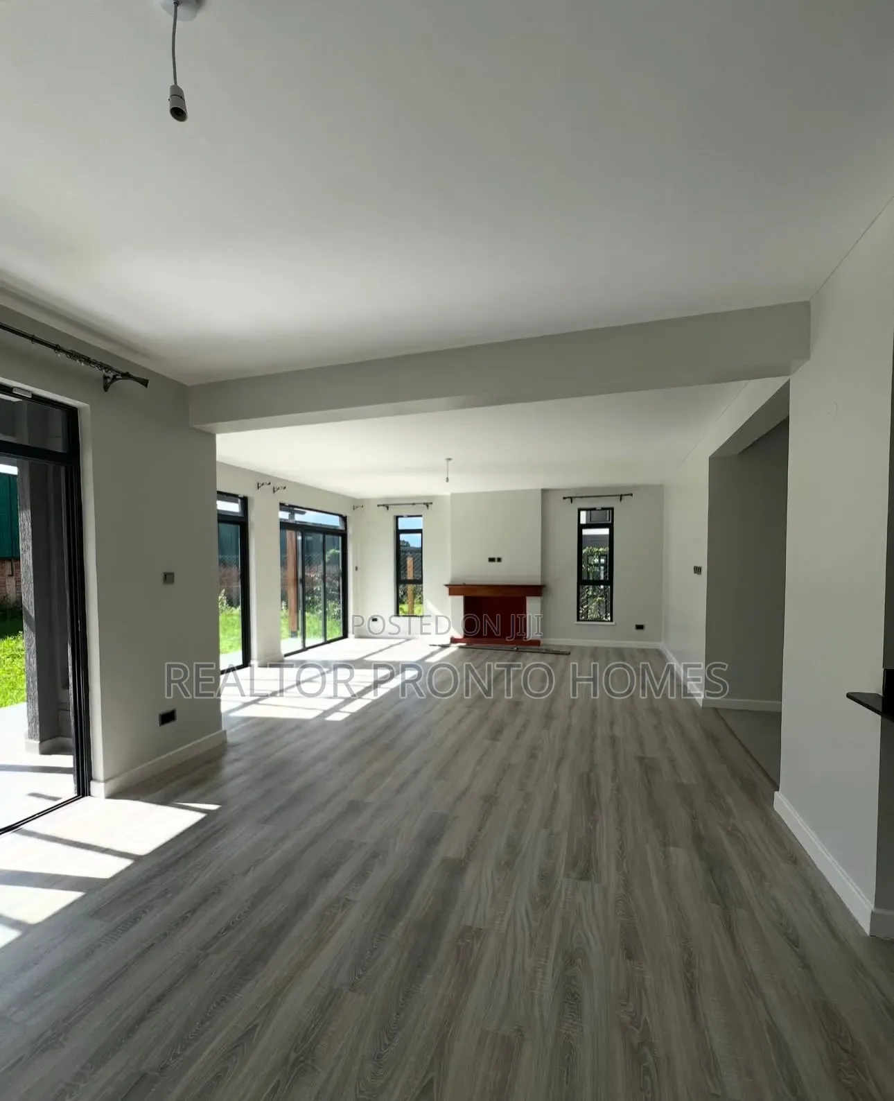 4bdrm Villa in Kiambu Road, Runda for sale in Runda