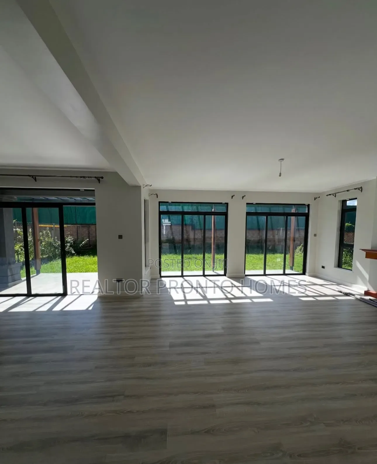 4bdrm Villa in Kiambu Road, Runda for sale in Runda