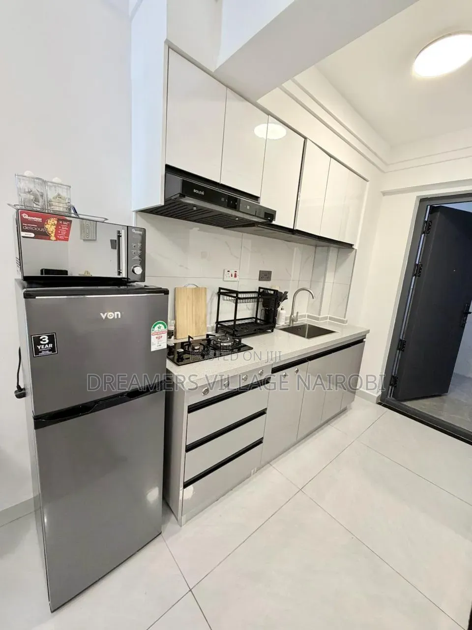Cosy 1bedroom Airbnb in Westlands in Raphta Road Area