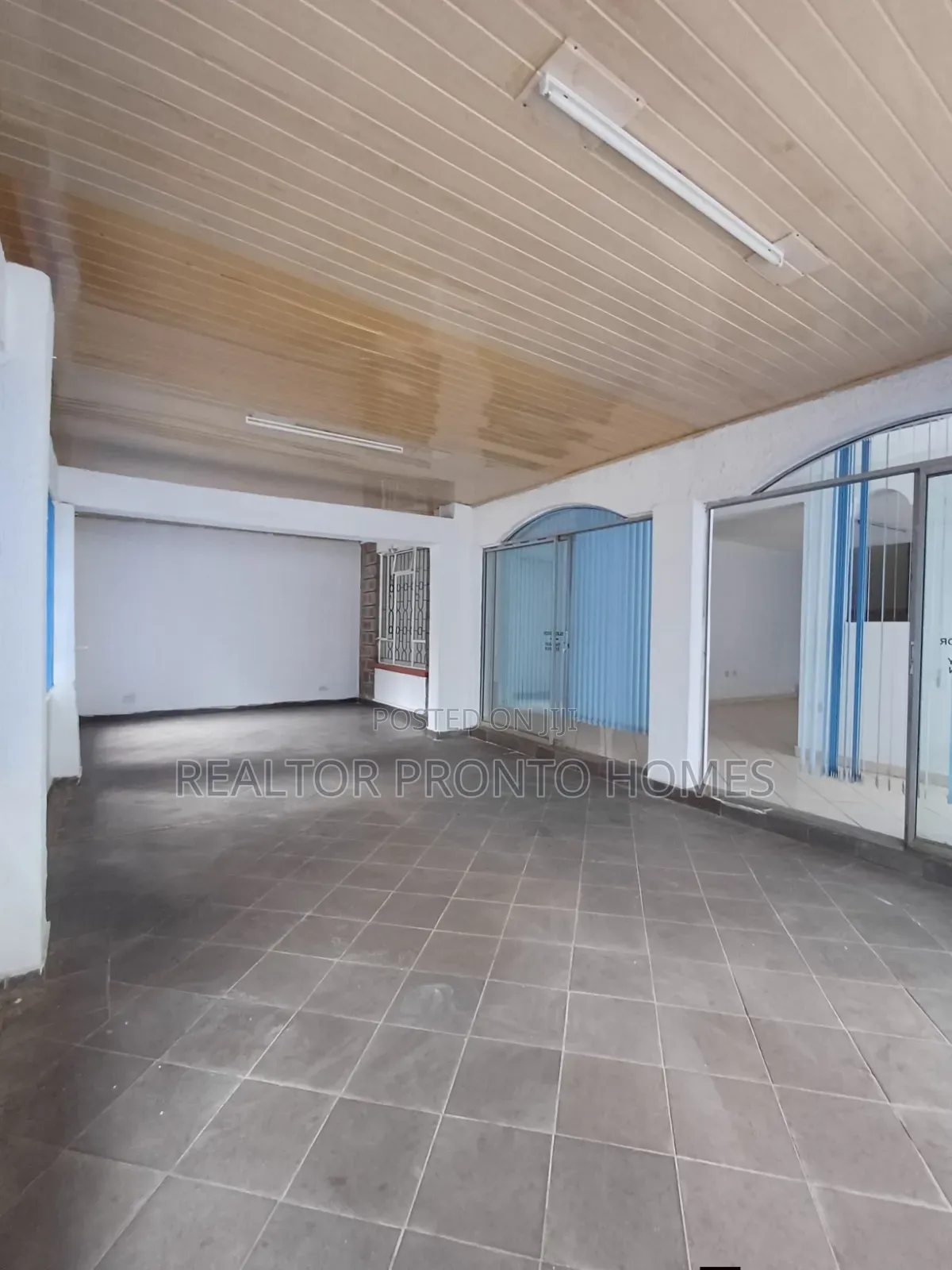 Commercial 5 Bedrooms House for Office Use in Valley Arcade