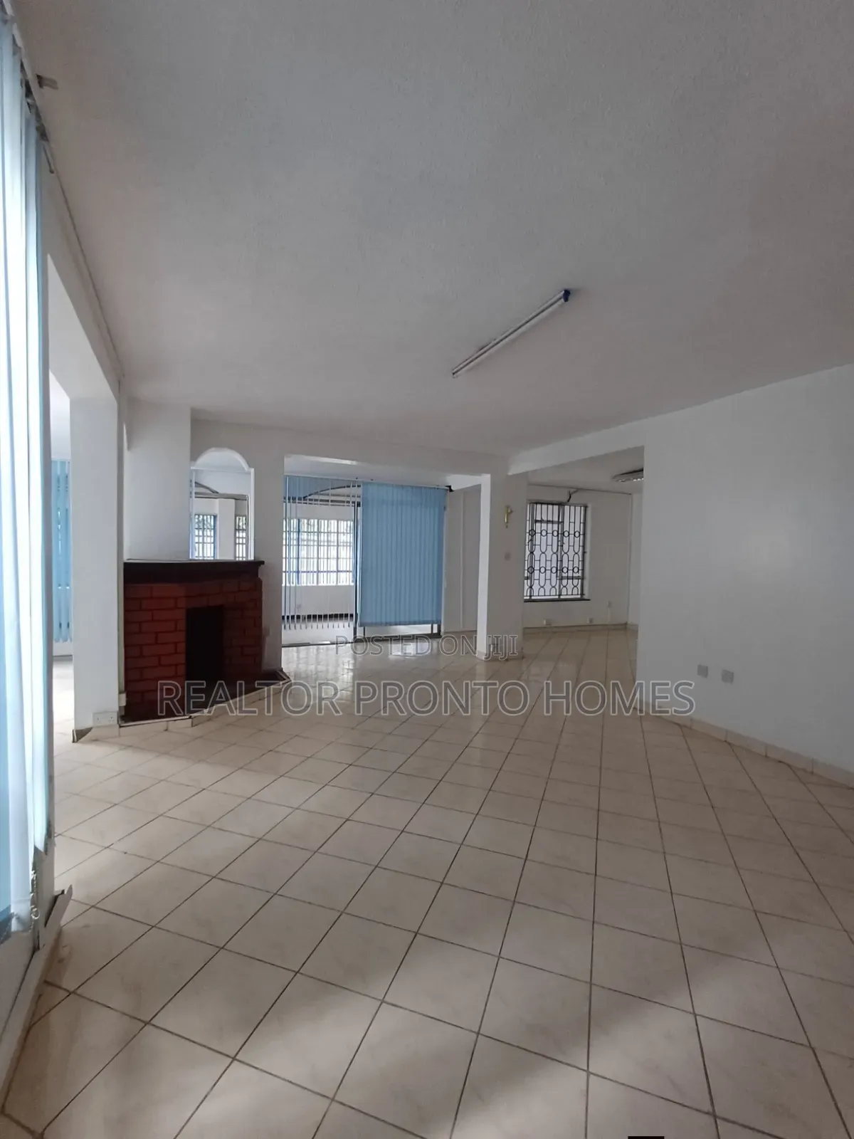 Commercial 5 Bedrooms House for Office Use in Valley Arcade