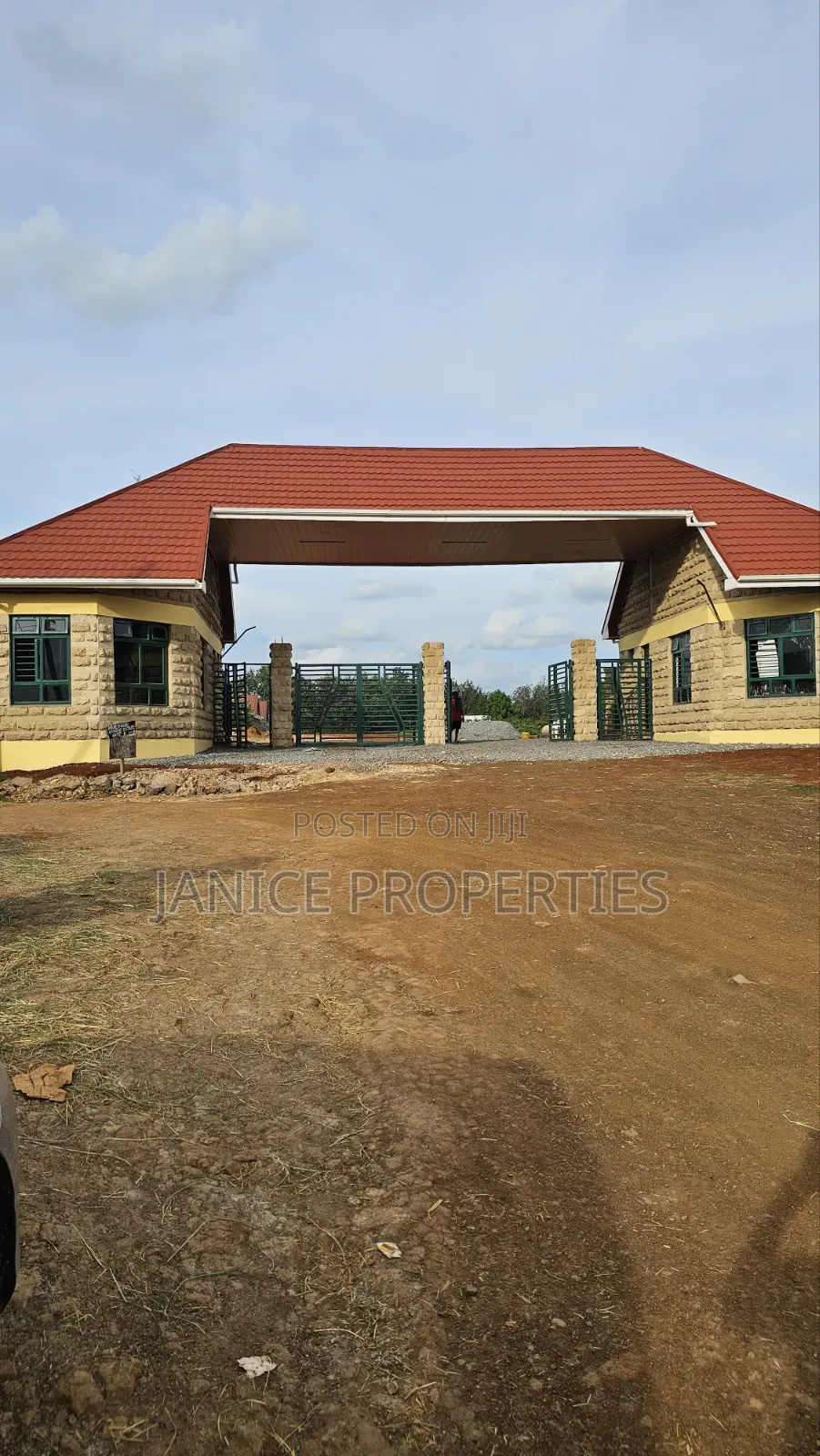 Secure Your 1/4 Acre Today! Experience Luxury Living at Karunguru in Kenyatta Road / Theta