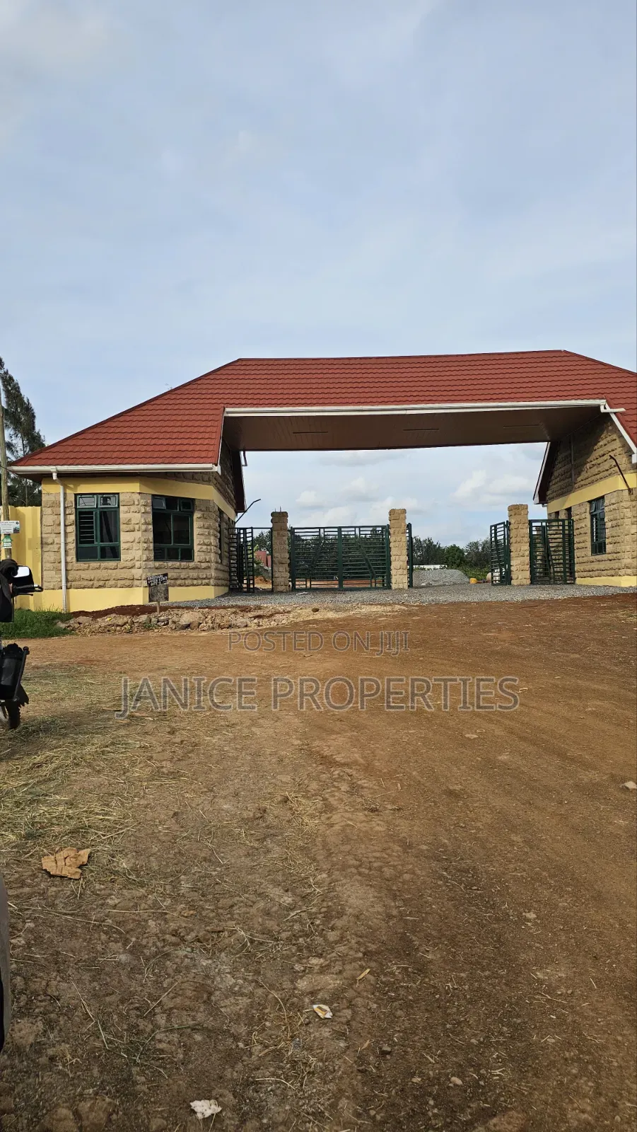 Secure Your 1/4 Acre Today! Experience Luxury Living at Karunguru in Kenyatta Road / Theta