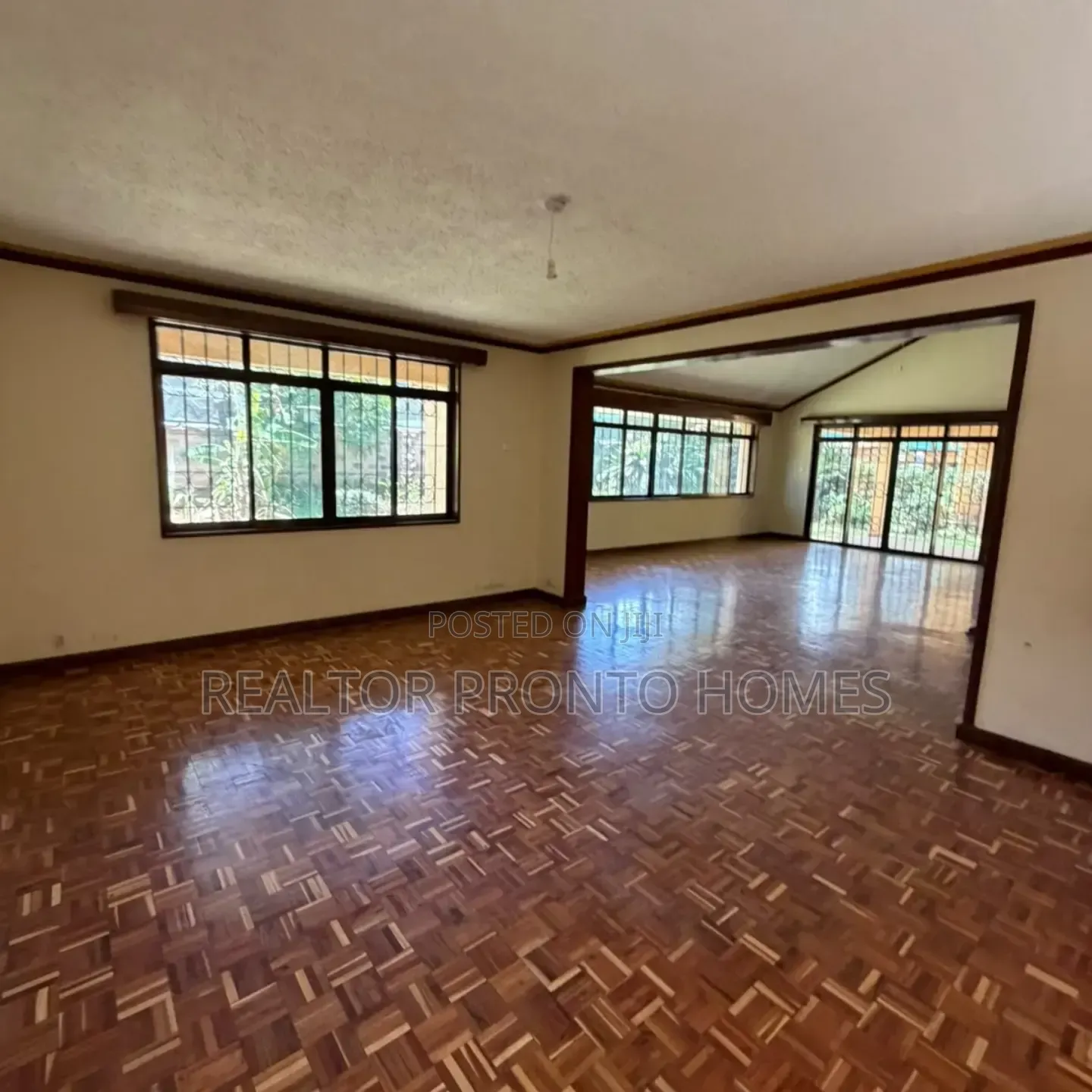 5bdrm Townhouse/Terrace in Lavington, Valley Arcade for sale in Valley Arcade