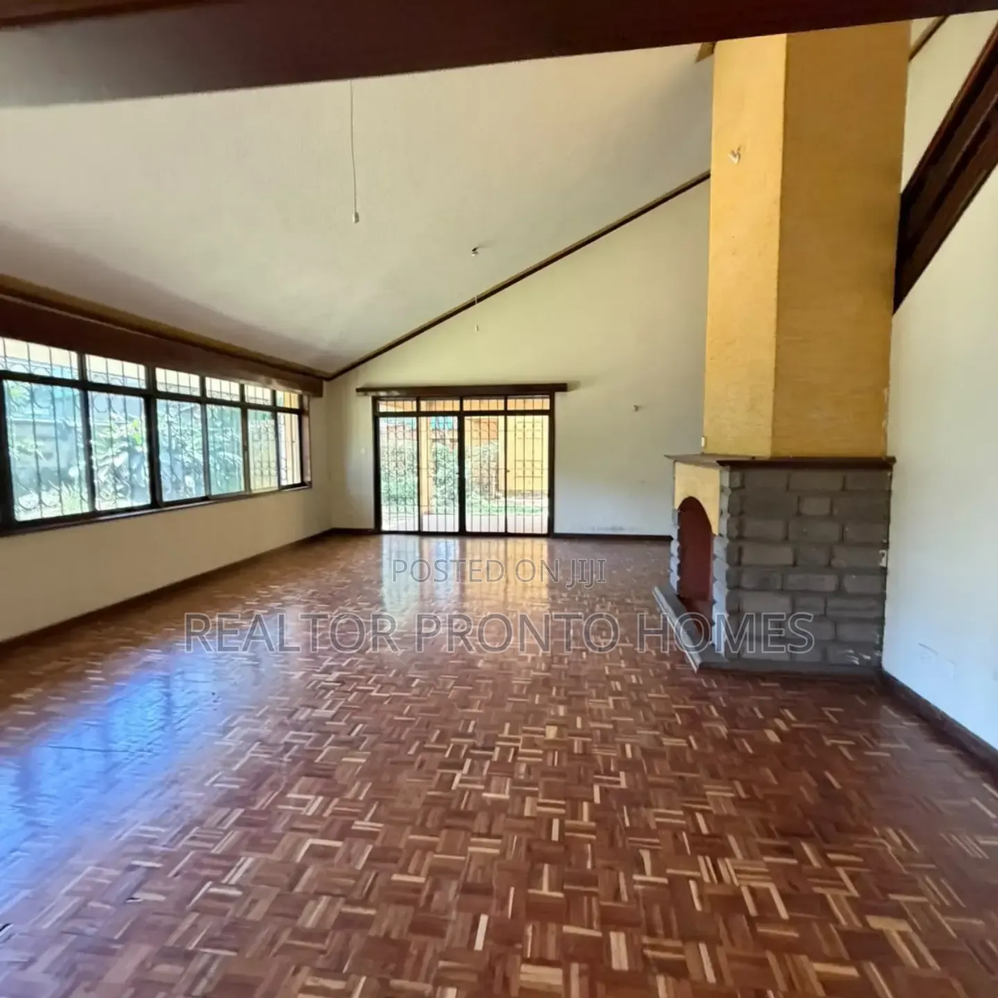 5bdrm Townhouse/Terrace in Lavington, Valley Arcade for sale in Valley Arcade
