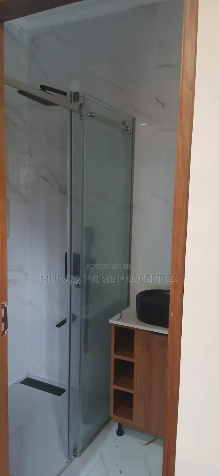 5bdrm Maisonette in Kerarapon for sale in Kerarapon