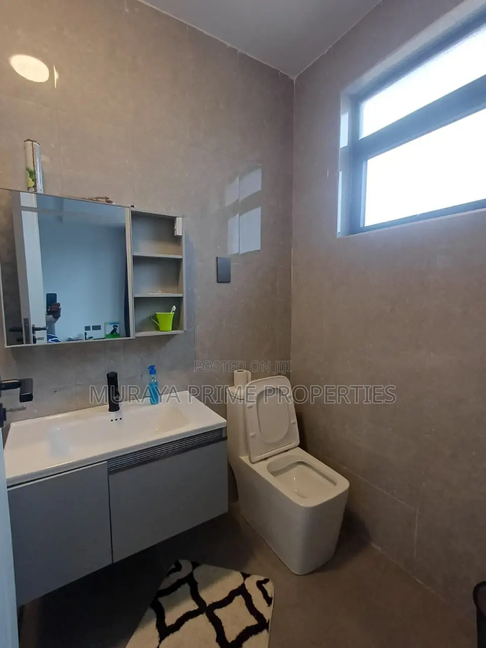 5bdrm Maisonette in Kerarapon for sale in Kerarapon