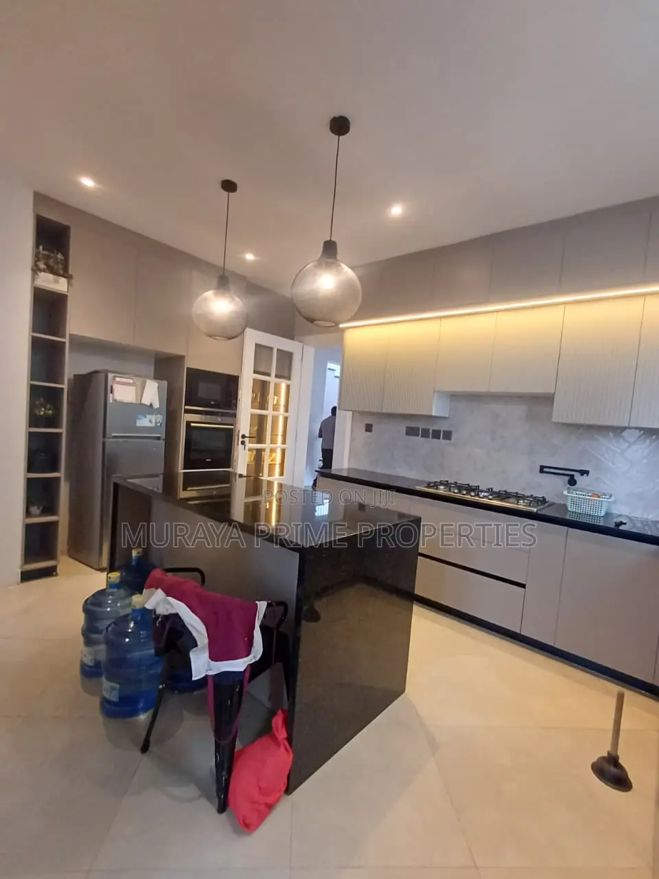 5bdrm Maisonette in Kerarapon for sale in Kerarapon