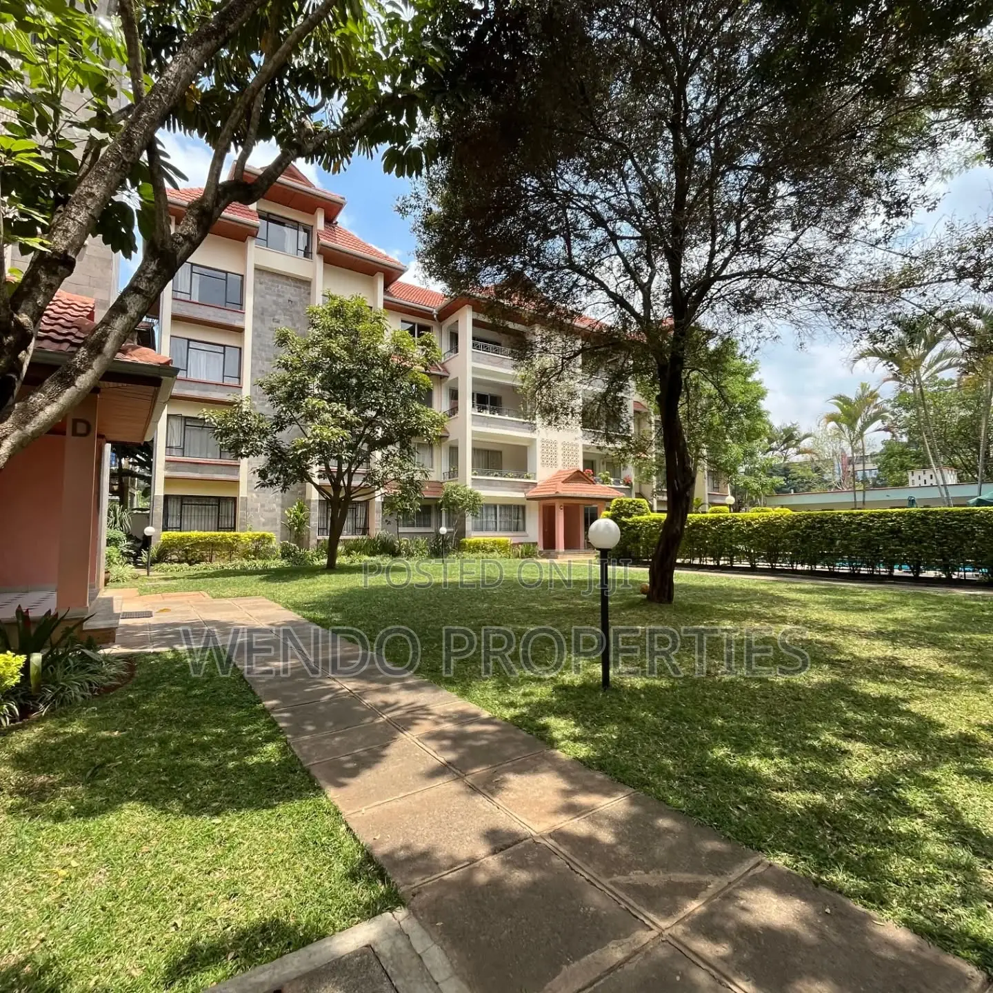 4bdrm Penthouse in State House Area for rent in State House Area