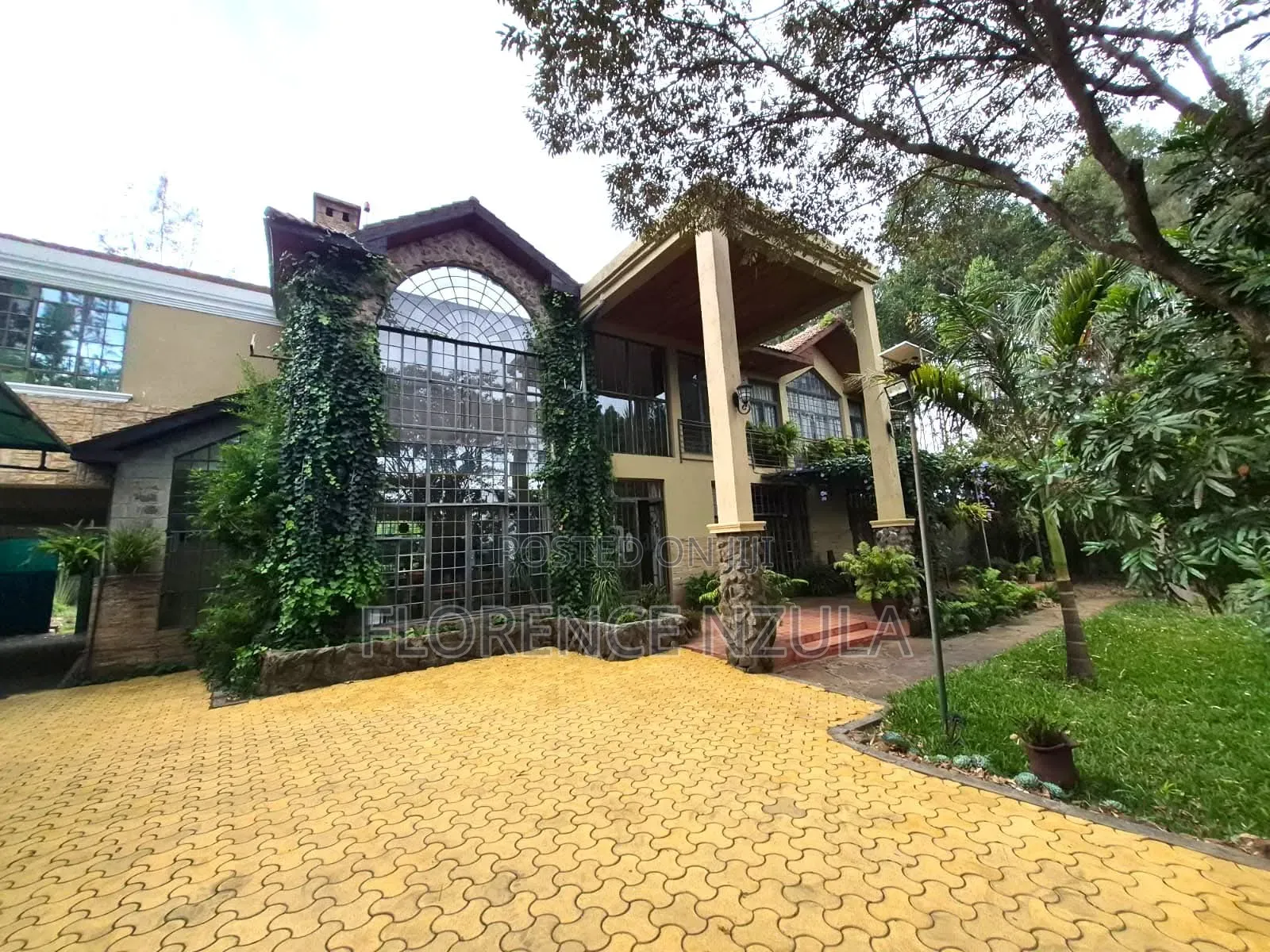 5bdrm Mansion in Kerarapon for sale in Kerarapon