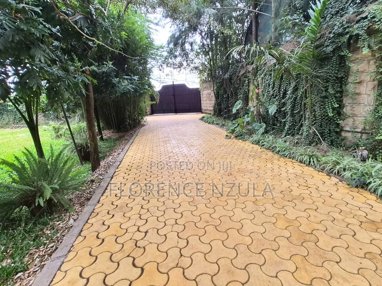 5bdrm Mansion in Kerarapon for sale in Kerarapon