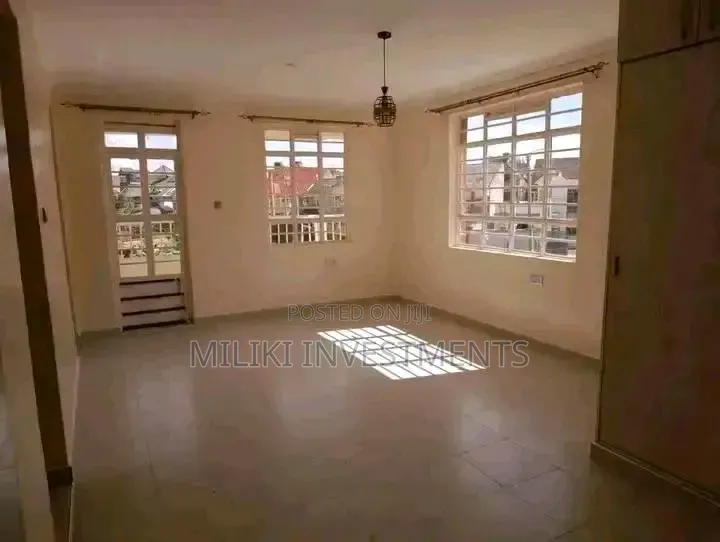 5bdrm Maisonette in Membley for sale in Membley Estate