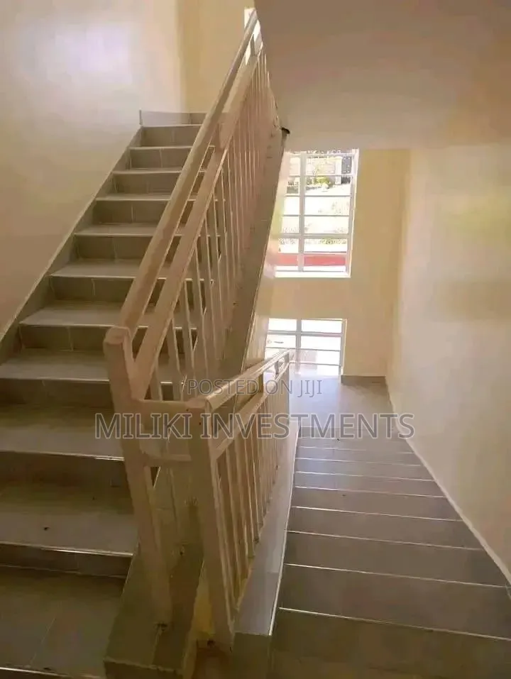 5bdrm Maisonette in Membley for sale in Membley Estate