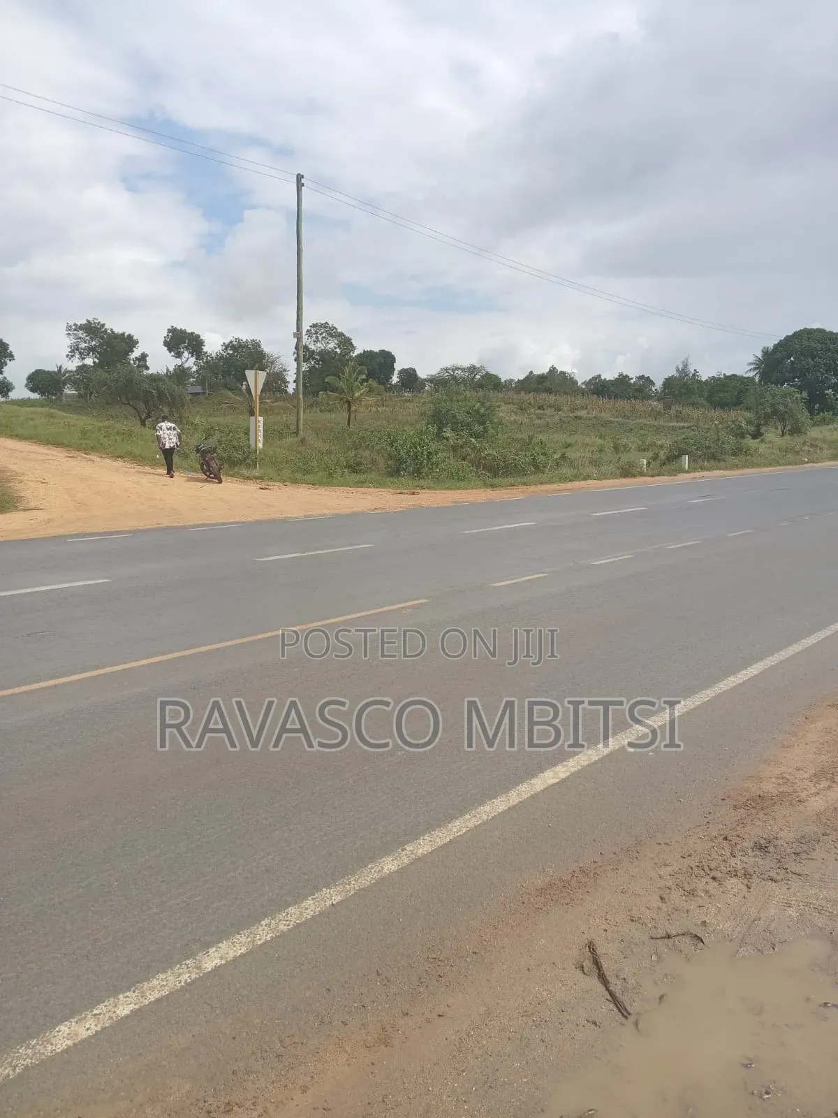 1 Acre Forsale the Tarmac in Mavueni in Kilifi Town