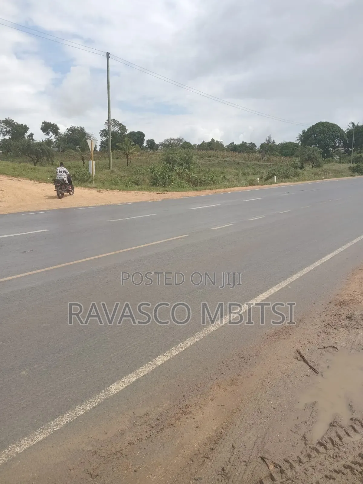 1 Acre Forsale the Tarmac in Mavueni in Kilifi Town