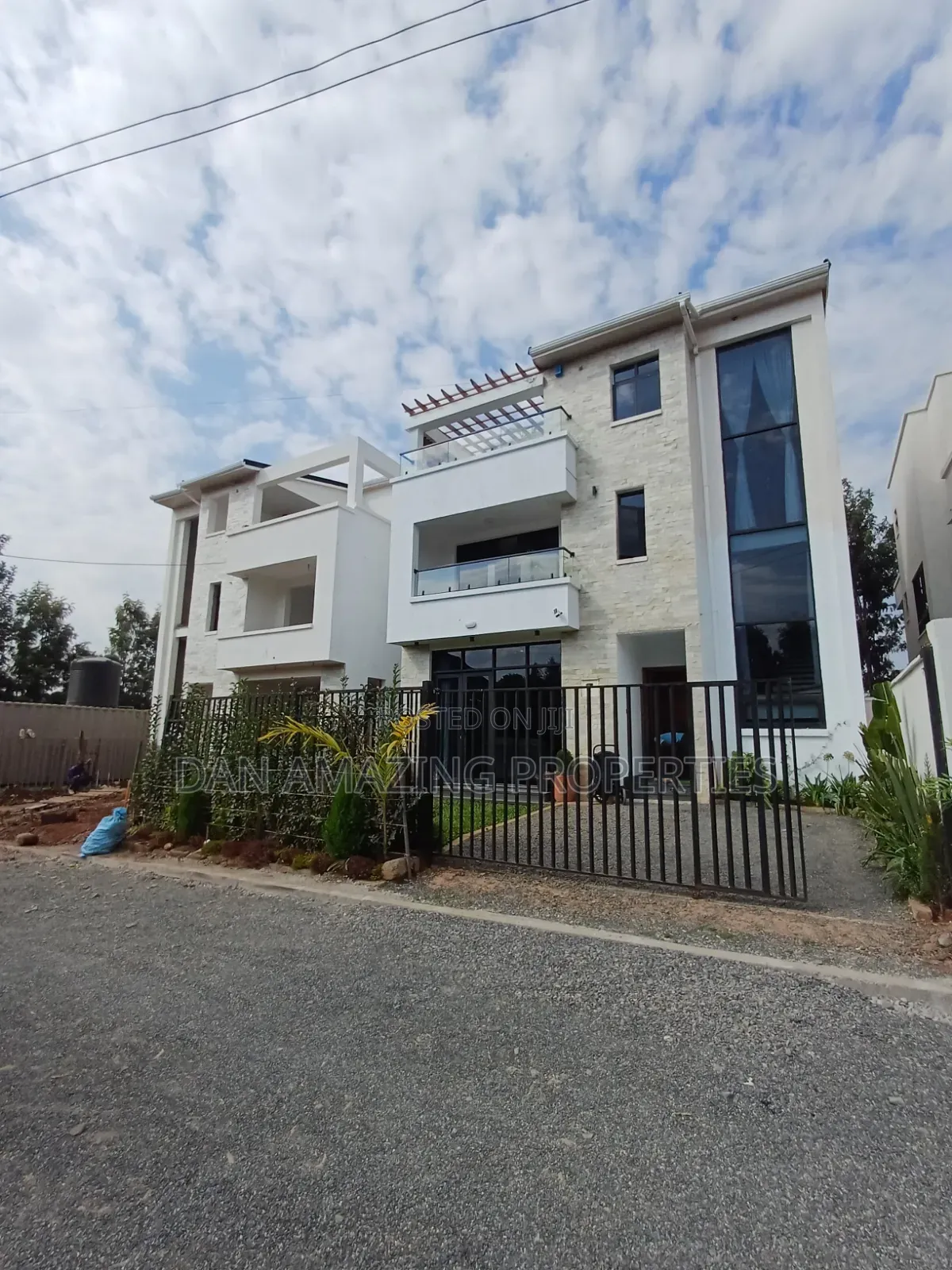 4bdrm Maisonette in Drive 22, Kerarapon for sale in Kerarapon