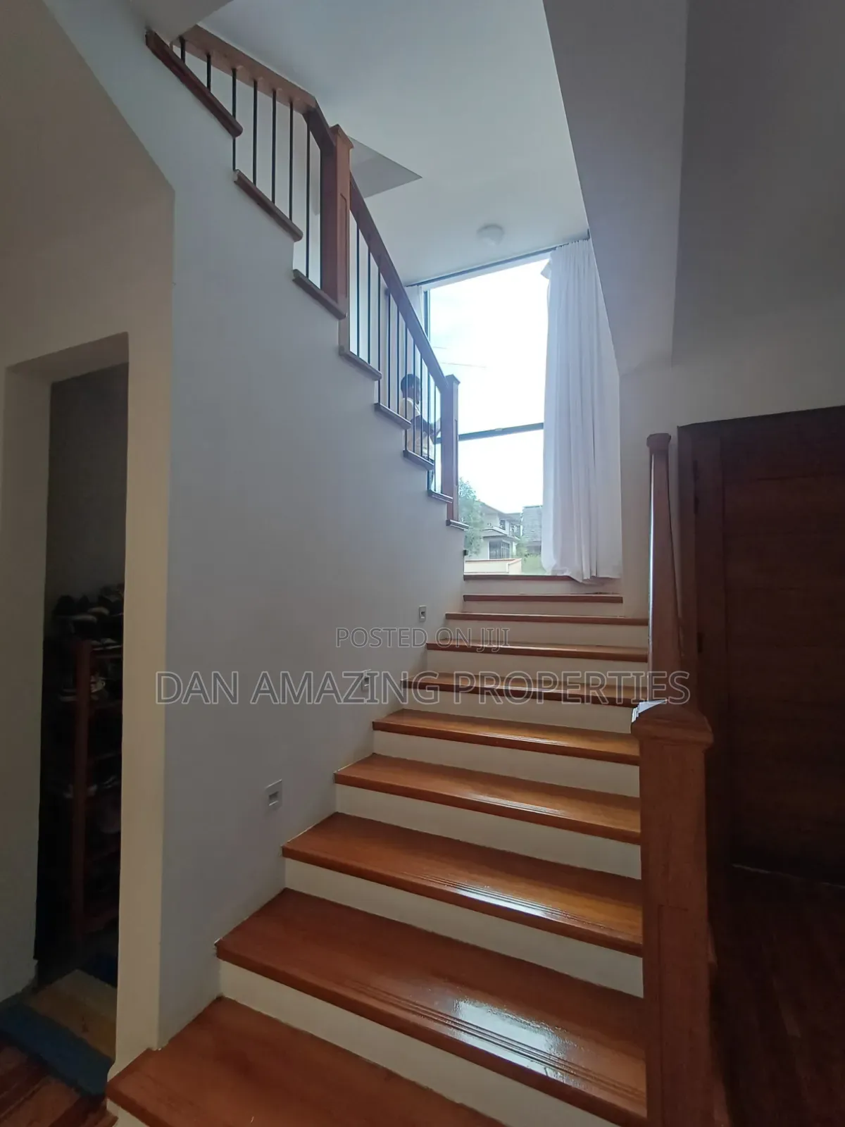 4bdrm Maisonette in Drive 22, Kerarapon for sale in Kerarapon