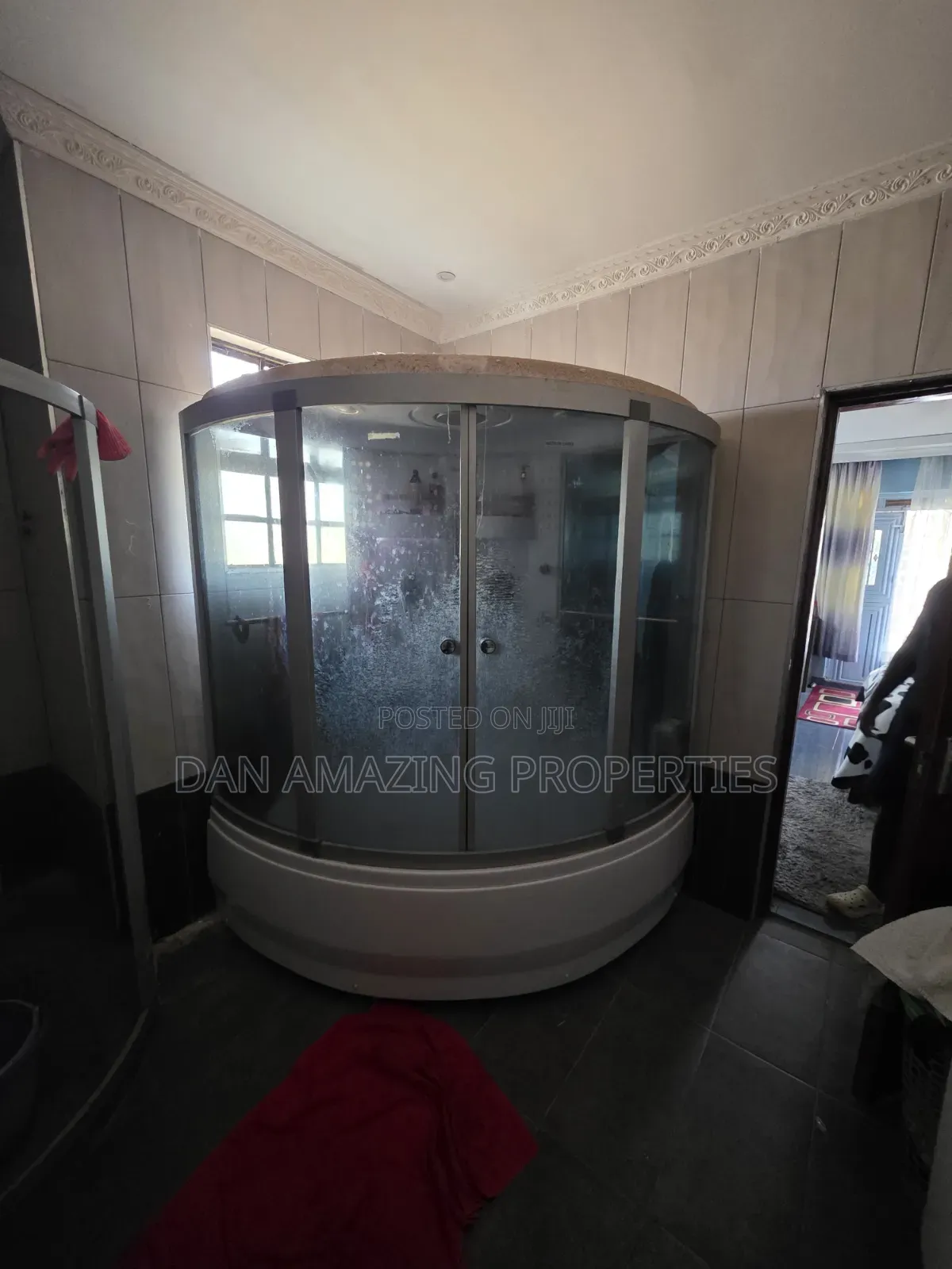 5bdrm Maisonette in Airport Rd On 1/4, Gateway Mall Area for sale in Gateway Mall Area