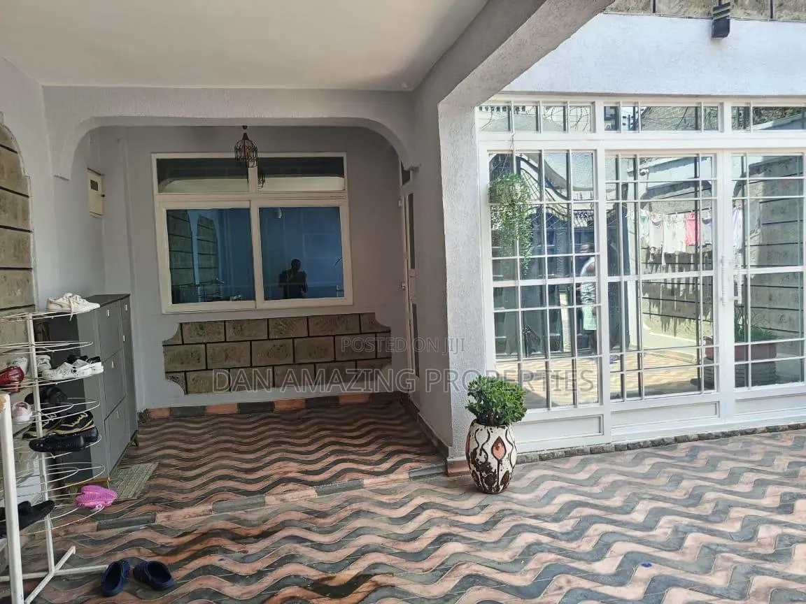 6bdrm Townhouse/Terrace in Sossian Estate, Komarock for sale in Komarock