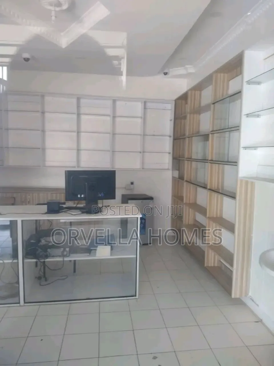 Shops to Let in Lavington in Valley Arcade