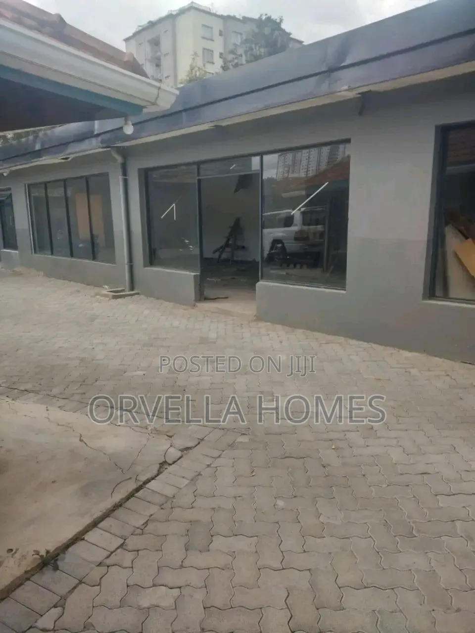 Shops to Let in Lavington in Valley Arcade