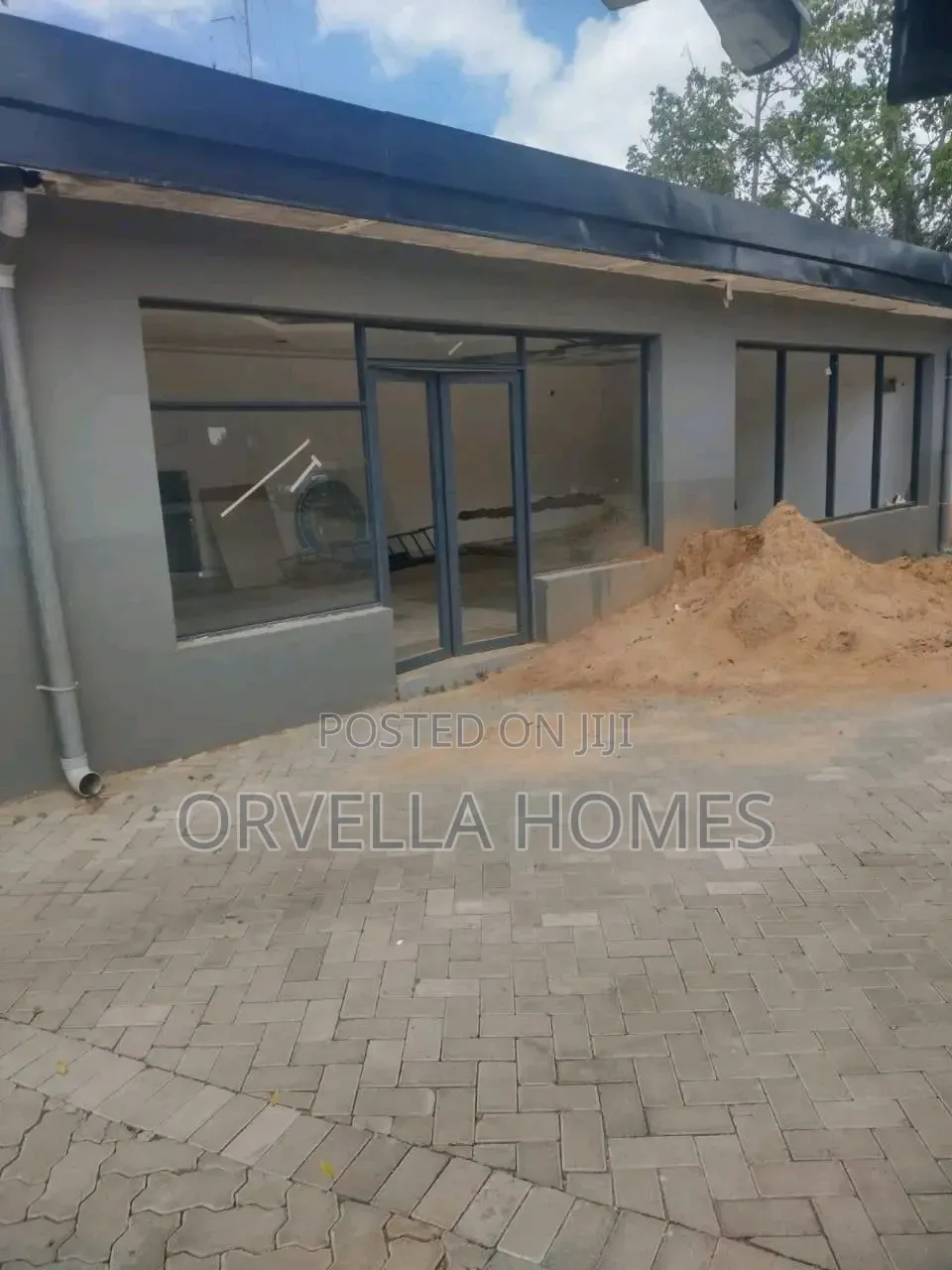 Shops to Let in Lavington in Valley Arcade