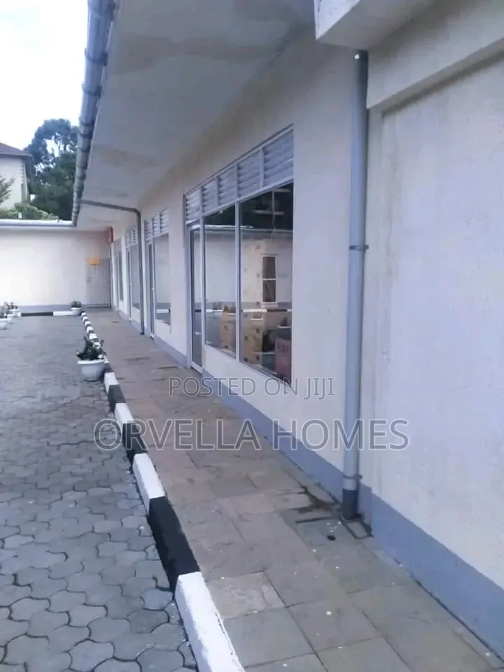Shops to Let in Lavington for Commercial Use in Valley Arcade