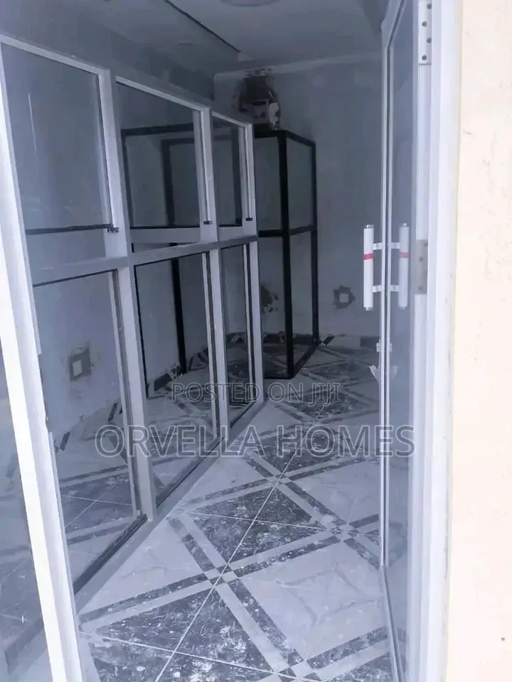 Shops to Let in Lavington for Commercial Use in Valley Arcade