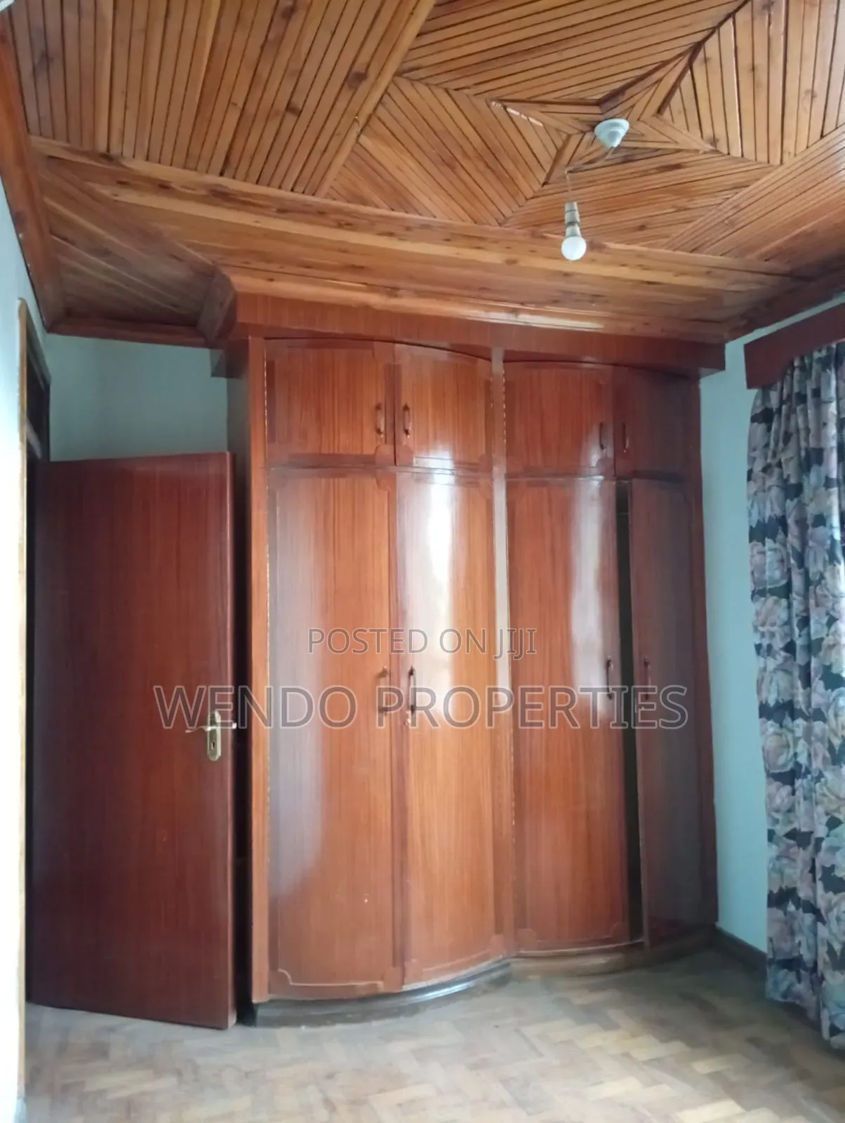 8bdrm Villa in Woodlands for sale in Woodlands