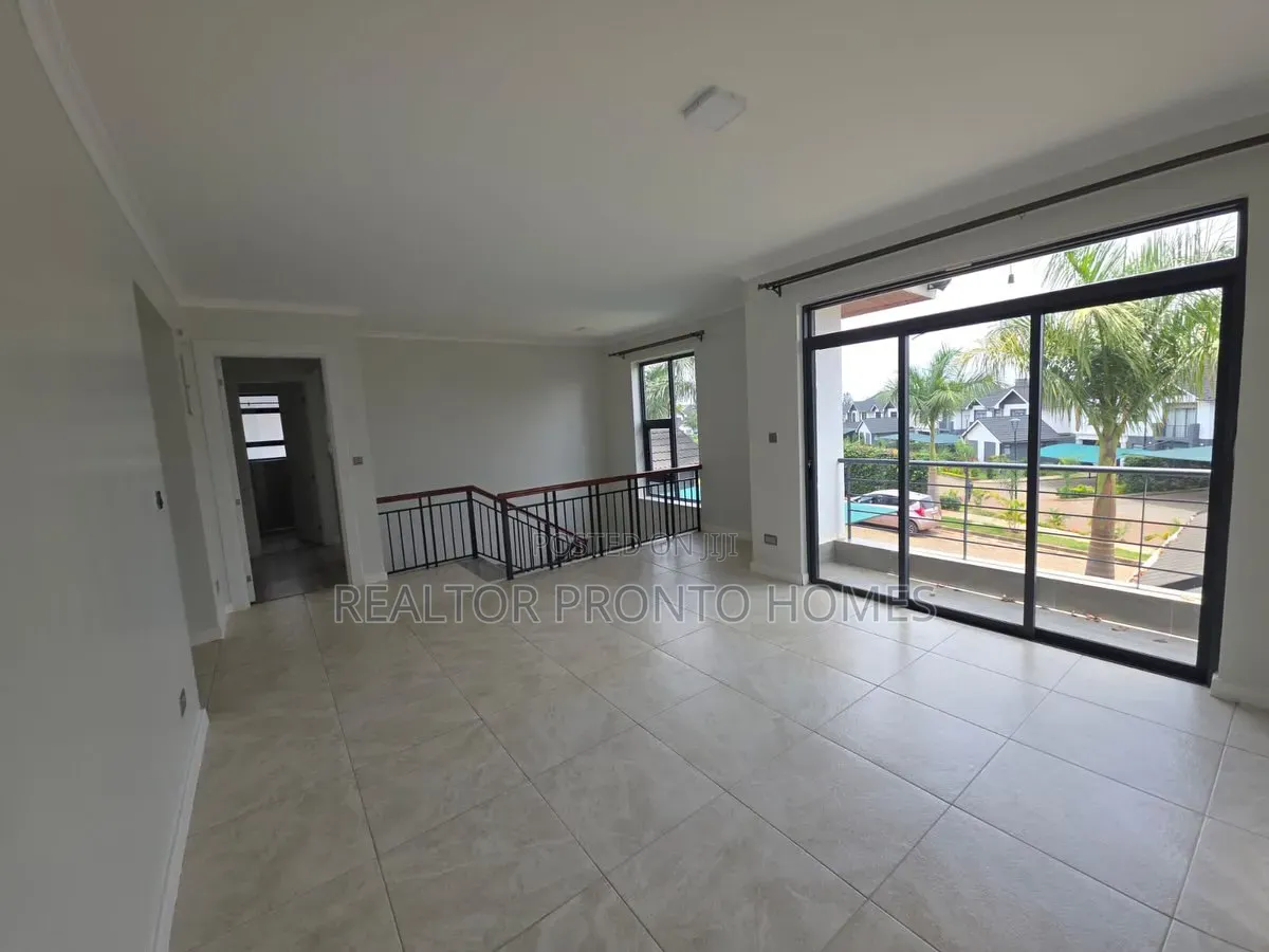 4bdrm Townhouse/Terrace in Kiambu Road, Runda for sale in Runda