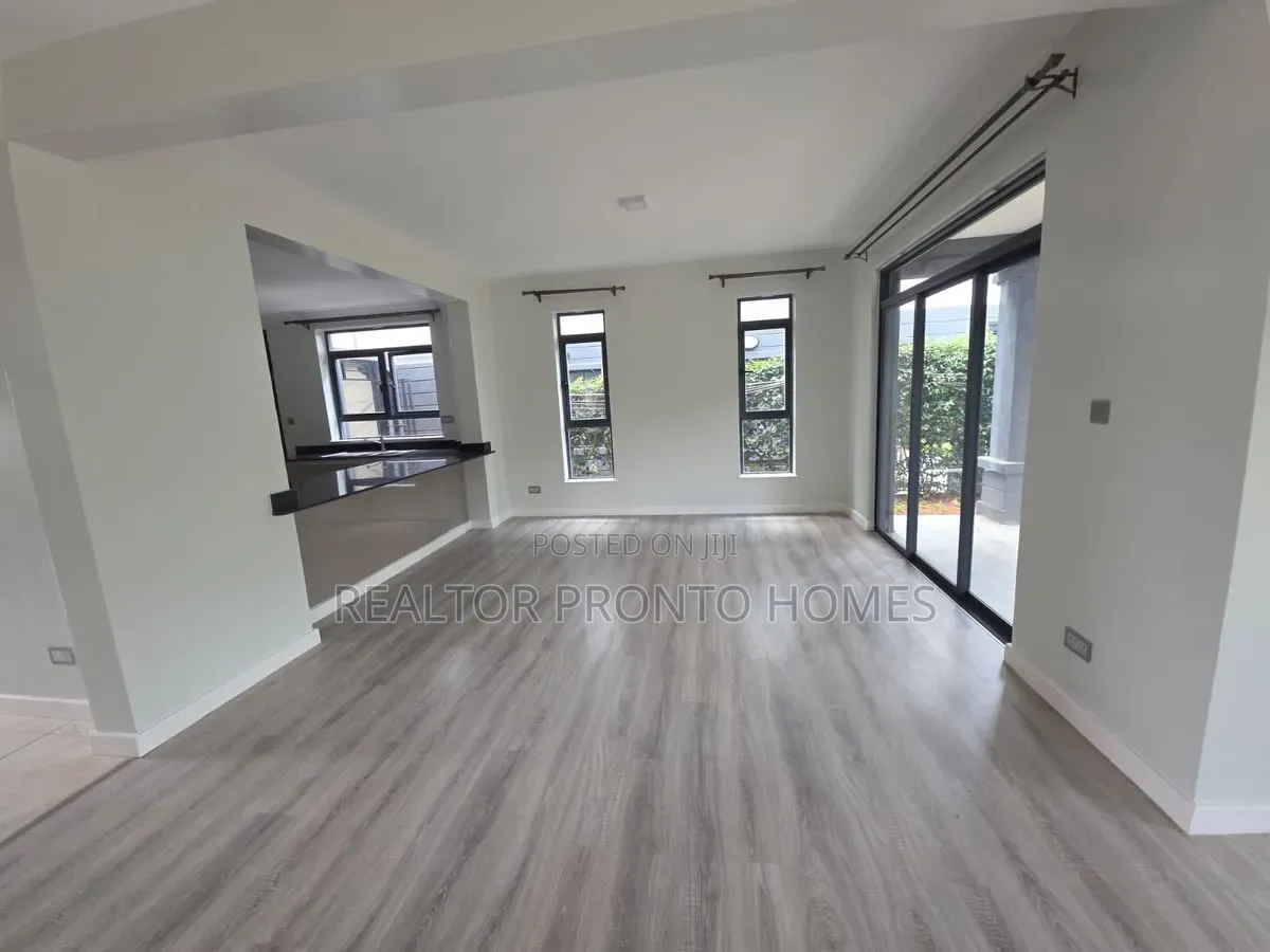 4bdrm Townhouse/Terrace in Kiambu Road, Runda for sale in Runda