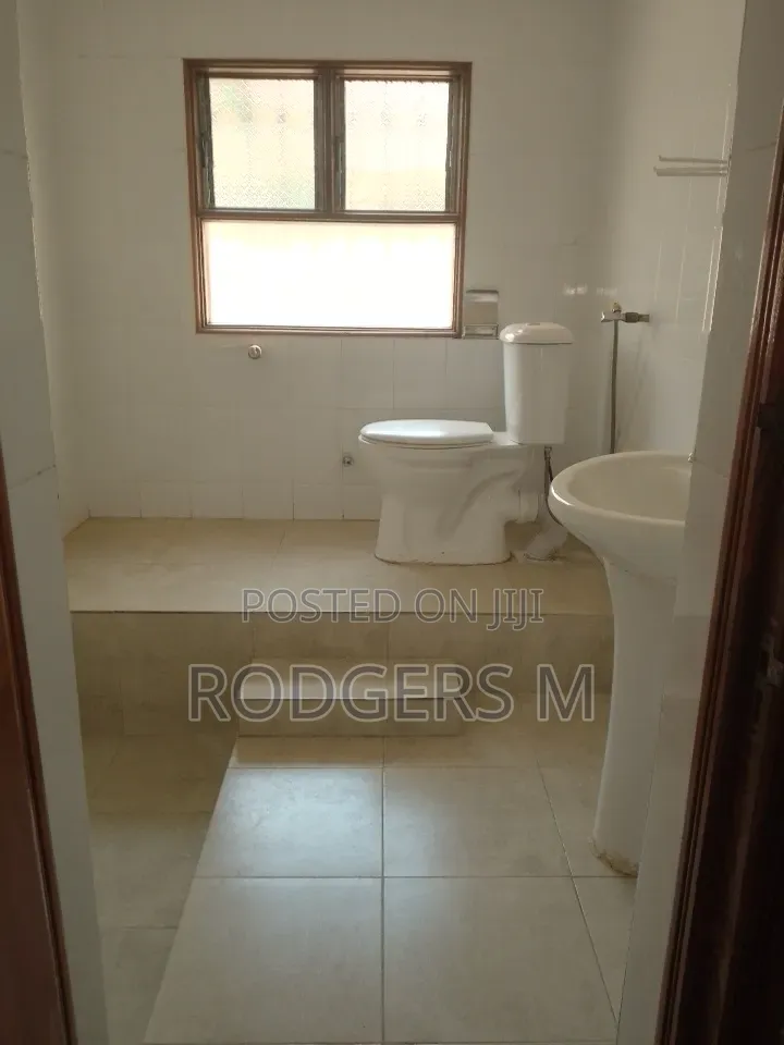 4bdrm Maisonette in State House Area for rent in State House Area