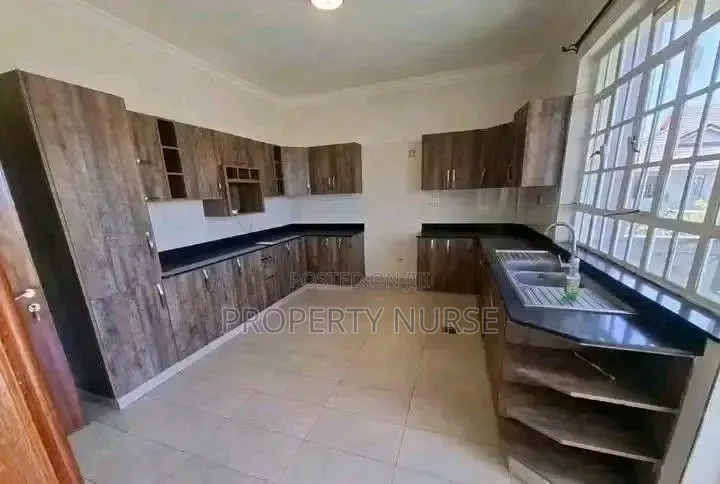 3bdrm Duplex in Gateway Mall Area for rent in Gateway Mall Area