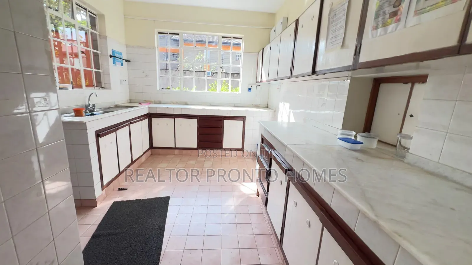 Prime 5-Bedroom Commercial House to Let – Lavington in Muthangari